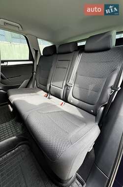 Внедорожник / Кроссовер Volkswagen Touareg 2012 в 