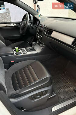Внедорожник / Кроссовер Volkswagen Touareg 2011 в 