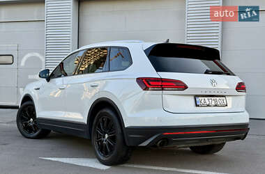 Позашляховик / Кросовер Volkswagen Touareg 2019 в 