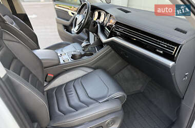 Позашляховик / Кросовер Volkswagen Touareg 2019 в 