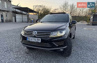 Внедорожник / Кроссовер Volkswagen Touareg 2015 в 