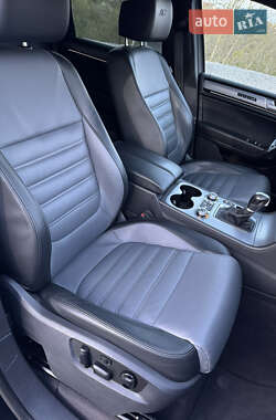 Внедорожник / Кроссовер Volkswagen Touareg 2015 в 