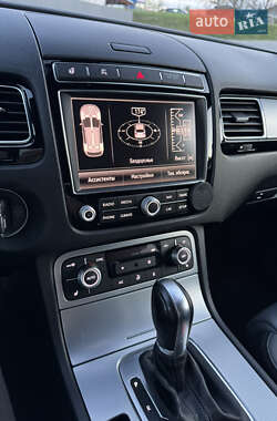Внедорожник / Кроссовер Volkswagen Touareg 2015 в 