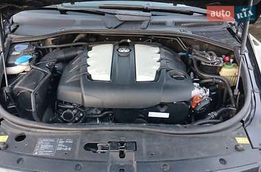 Позашляховик / Кросовер Volkswagen Touareg 2008 в 