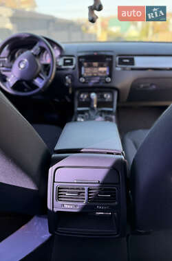 Позашляховик / Кросовер Volkswagen Touareg 2012 в 