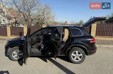 Позашляховик / Кросовер Volkswagen Touareg 2012 в 
