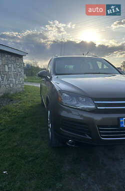 Внедорожник / Кроссовер Volkswagen Touareg 2012 в 