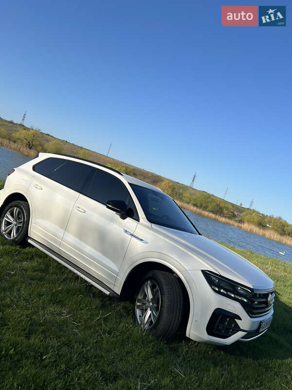 Позашляховик / Кросовер Volkswagen Touareg 2019 в Первомайську