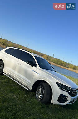 Внедорожник / Кроссовер Volkswagen Touareg 2019 в 