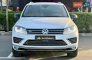 Внедорожник / Кроссовер Volkswagen Touareg 2017 в 