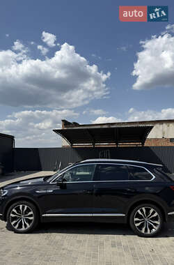 Внедорожник / Кроссовер Volkswagen Touareg 2019 в 