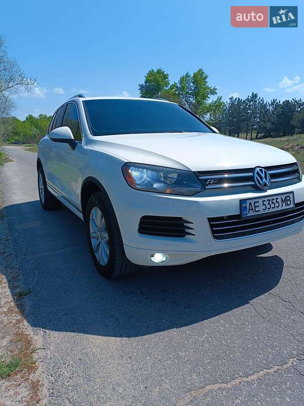 Внедорожник / Кроссовер Volkswagen Touareg 2011 в Днепре