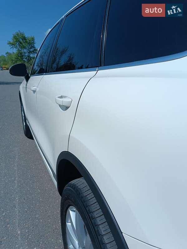 Внедорожник / Кроссовер Volkswagen Touareg 2011 в Днепре