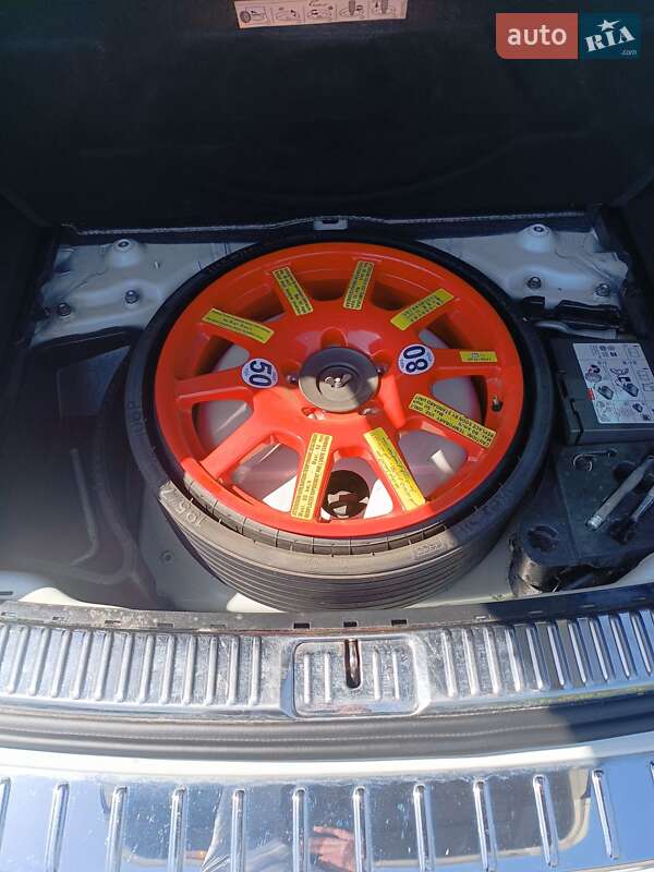 Внедорожник / Кроссовер Volkswagen Touareg 2011 в Днепре