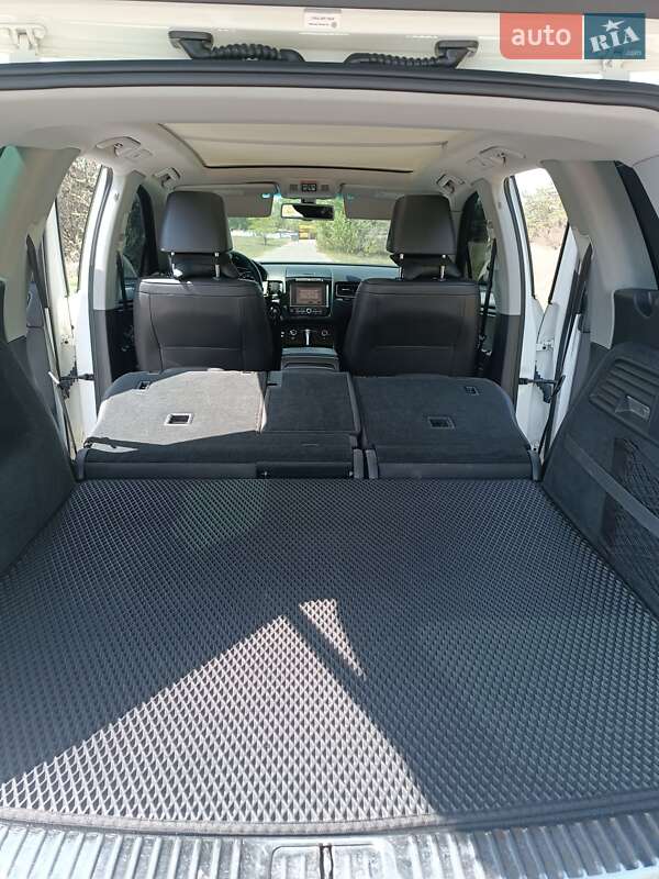Внедорожник / Кроссовер Volkswagen Touareg 2011 в Днепре