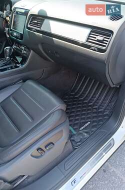 Внедорожник / Кроссовер Volkswagen Touareg 2011 в 