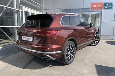 Внедорожник / Кроссовер Volkswagen Touareg 2019 в 
