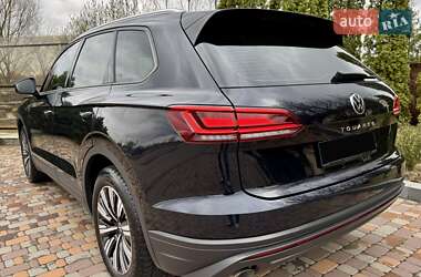 Позашляховик / Кросовер Volkswagen Touareg 2021 в 