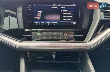 Позашляховик / Кросовер Volkswagen Touareg 2021 в 