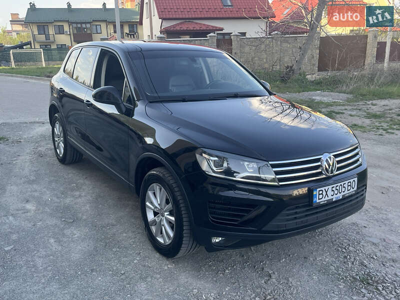 Внедорожник / Кроссовер Volkswagen Touareg 2015 в Каменец-Подольском