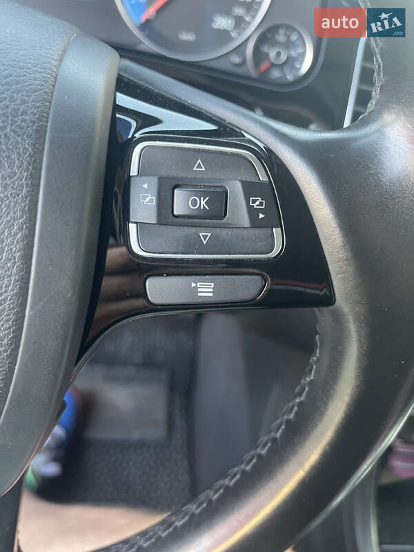 Внедорожник / Кроссовер Volkswagen Touareg 2015 в Каменец-Подольском