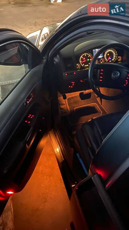Внедорожник / Кроссовер Volkswagen Touareg 2006 в Житомире