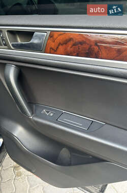 Позашляховик / Кросовер Volkswagen Touareg 2011 в 