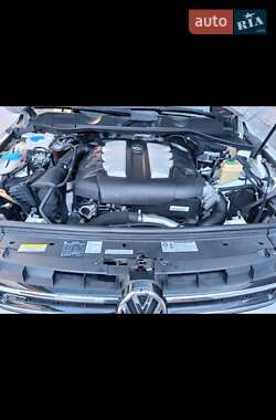 Внедорожник / Кроссовер Volkswagen Touareg 2011 в 