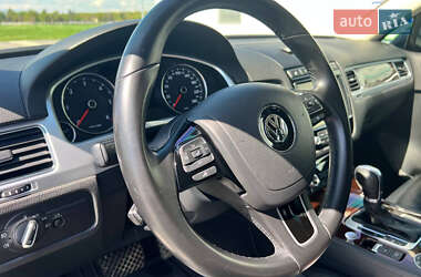 Позашляховик / Кросовер Volkswagen Touareg 2016 в 