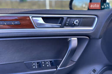 Внедорожник / Кроссовер Volkswagen Touareg 2015 в 