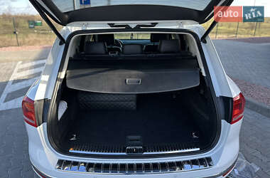 Внедорожник / Кроссовер Volkswagen Touareg 2015 в 