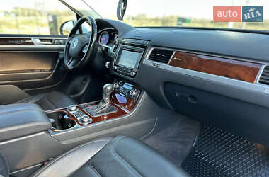 Внедорожник / Кроссовер Volkswagen Touareg 2015 в 