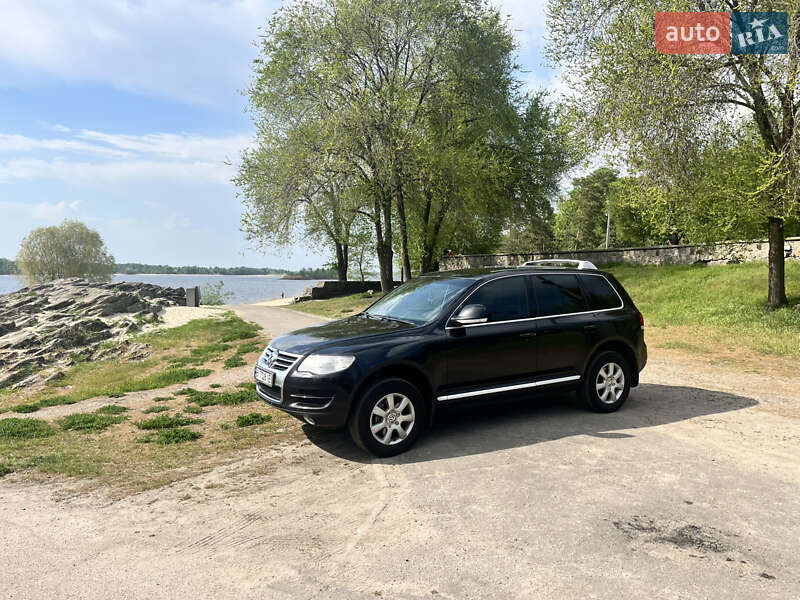 Внедорожник / Кроссовер Volkswagen Touareg 2010 в 
