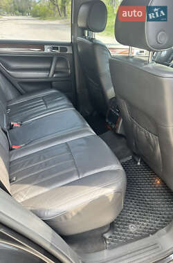 Внедорожник / Кроссовер Volkswagen Touareg 2010 в 
