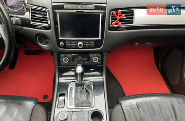 Внедорожник / Кроссовер Volkswagen Touareg 2012 в 