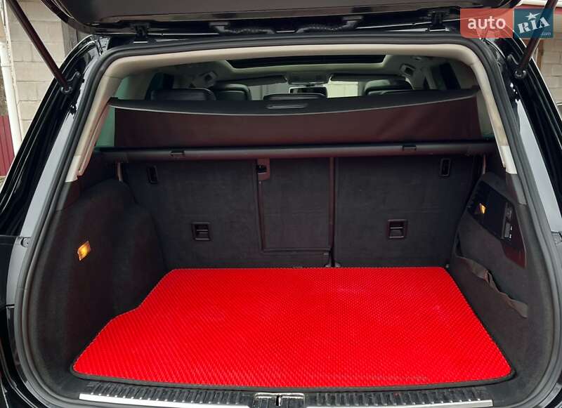 Внедорожник / Кроссовер Volkswagen Touareg 2012 в Новоукраинке