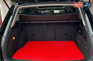 Внедорожник / Кроссовер Volkswagen Touareg 2012 в 