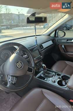 Позашляховик / Кросовер Volkswagen Touareg 2013 в 