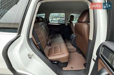 Позашляховик / Кросовер Volkswagen Touareg 2013 в 