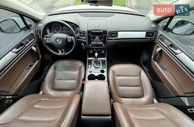 Позашляховик / Кросовер Volkswagen Touareg 2013 в 