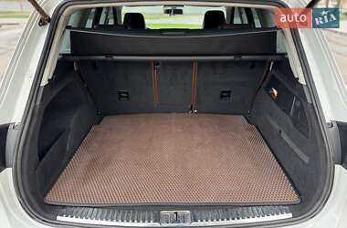 Позашляховик / Кросовер Volkswagen Touareg 2013 в 