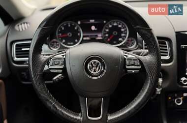 Позашляховик / Кросовер Volkswagen Touareg 2013 в 