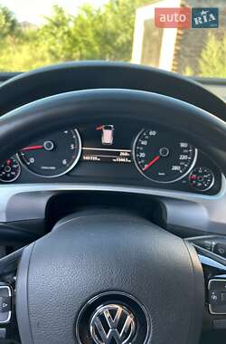 Позашляховик / Кросовер Volkswagen Touareg 2014 в 