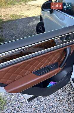 Позашляховик / Кросовер Volkswagen Touareg 2014 в 