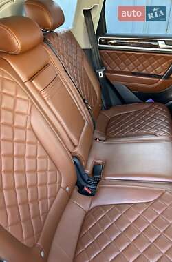 Позашляховик / Кросовер Volkswagen Touareg 2014 в 