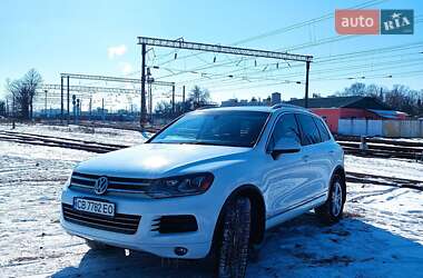 Позашляховик / Кросовер Volkswagen Touareg 2014 в 