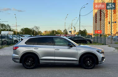 Позашляховик / Кросовер Volkswagen Touareg 2018 в 