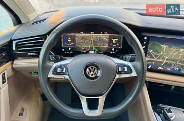 Позашляховик / Кросовер Volkswagen Touareg 2018 в 