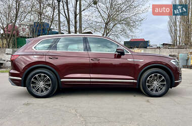 Позашляховик / Кросовер Volkswagen Touareg 2018 в 