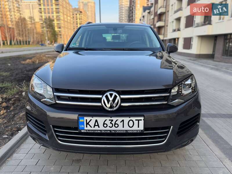 Внедорожник / Кроссовер Volkswagen Touareg 2011 в Киеве